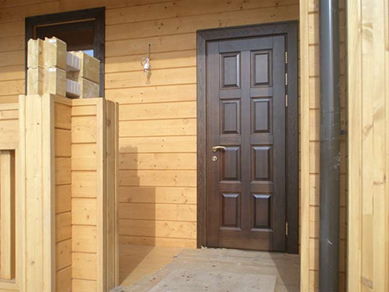 Дизайн деревянной двери (39 фото)